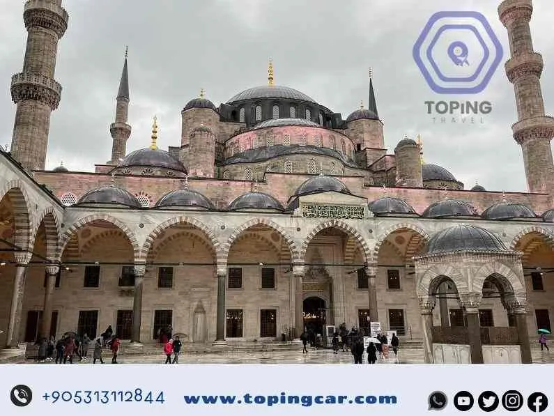 سيارة مع سائق في تركيا