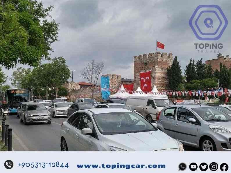 سيارة مع سائق في تركيا