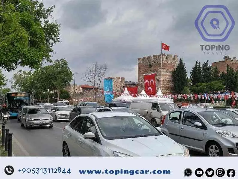 سيارة مع سائق في تركيا
